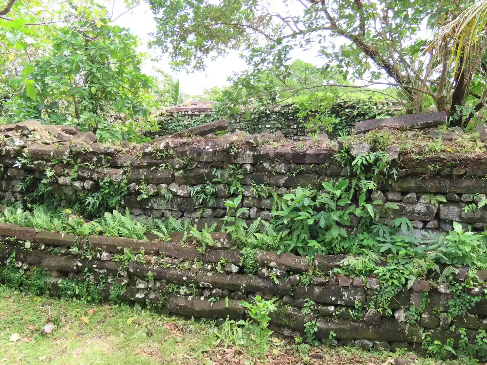 10. Nan Madol, Micronesia – A Megalithic City Floating On The Sea (By Uhooep, CC BY-SA 4.0)