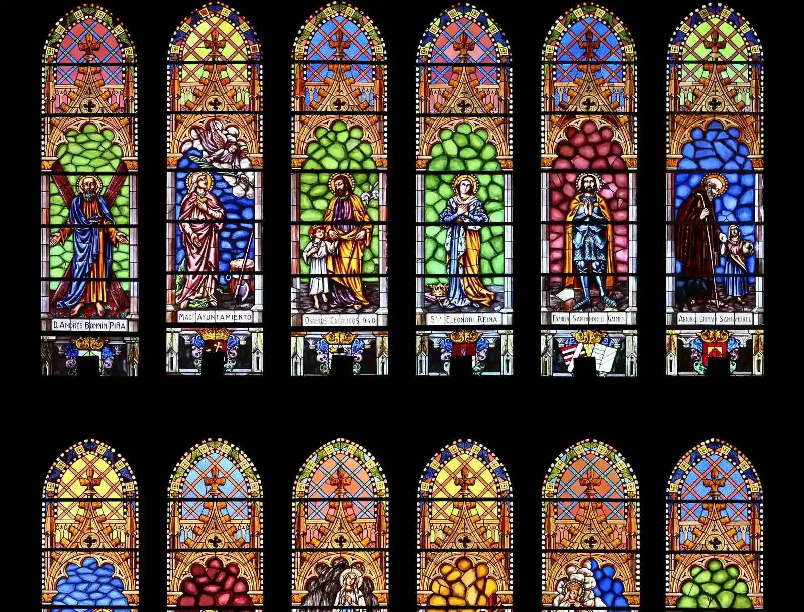 Glass: The Transparent Door to the Invisible World (Image Credits: Wikimedia)