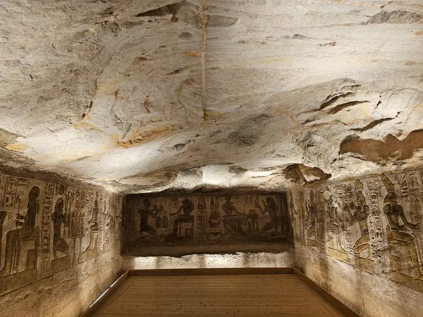 3. Sealed Ritual Rooms Filled With “Problem Objects” (Image Credits: Pexels)