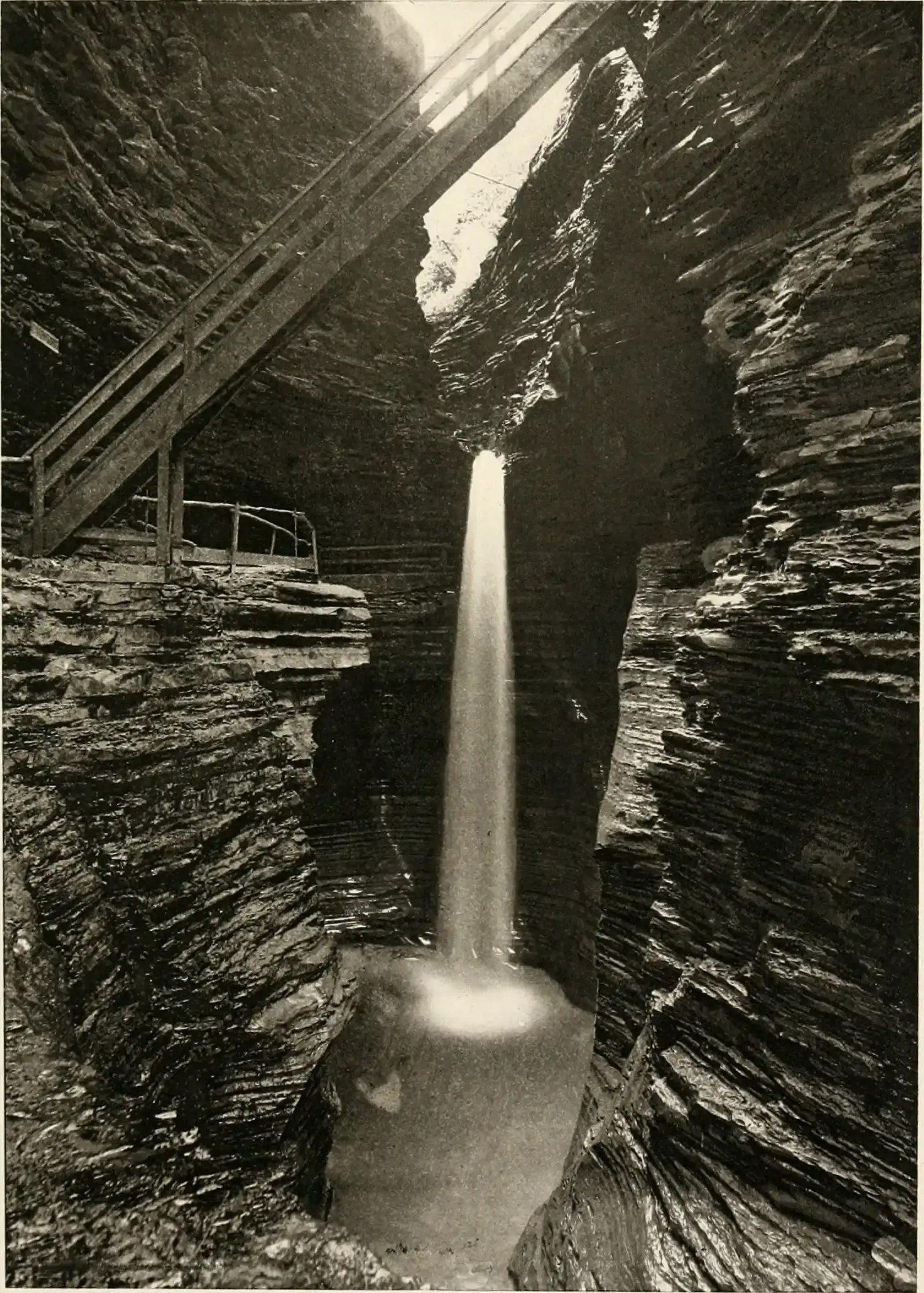 The Longyou Caves: Underground Chambers Without a Story (Image Credits: Wikimedia)