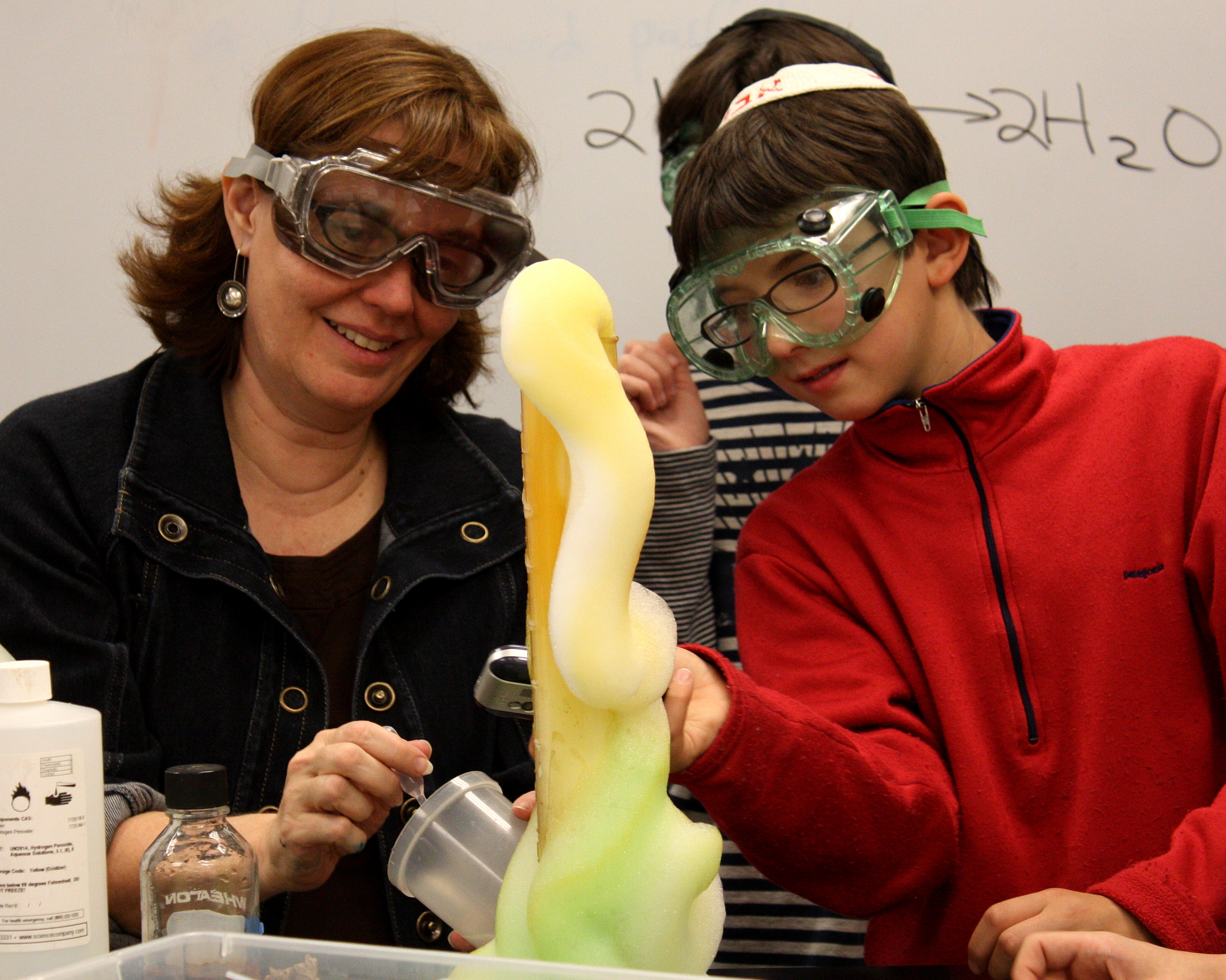 Elephant Toothpaste Explosions That Defy Logic (Image Credits: Wikimedia)
