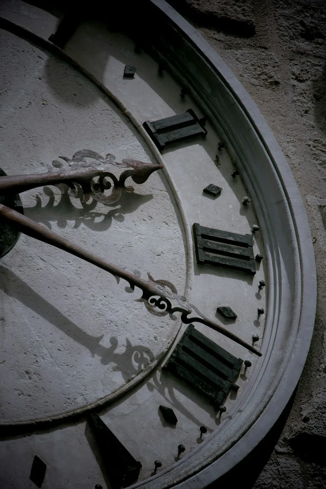 The Arrow of Time: Why We Remember the Past but Not the Future (Image Credits: Unsplash)