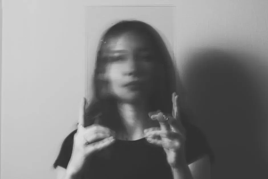 Ambiguous Signals: When Weak Stimuli Create Different Realities (Image Credits: Pexels)