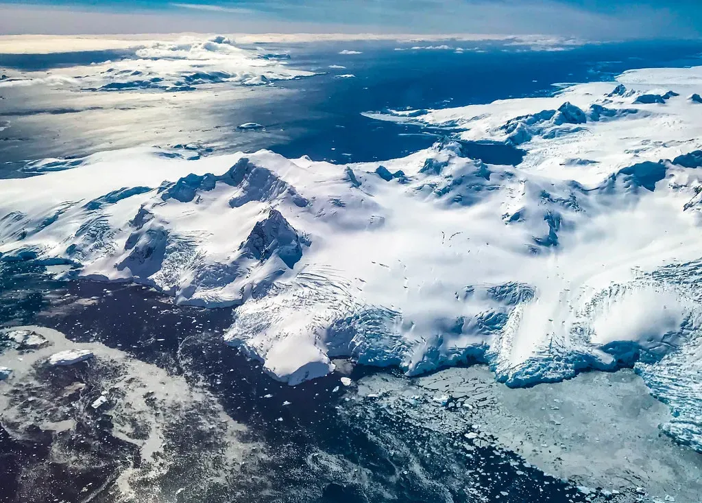 Polar Ice, Subglacial Lakes, and the Power of Cold (Image Credits: Flickr)