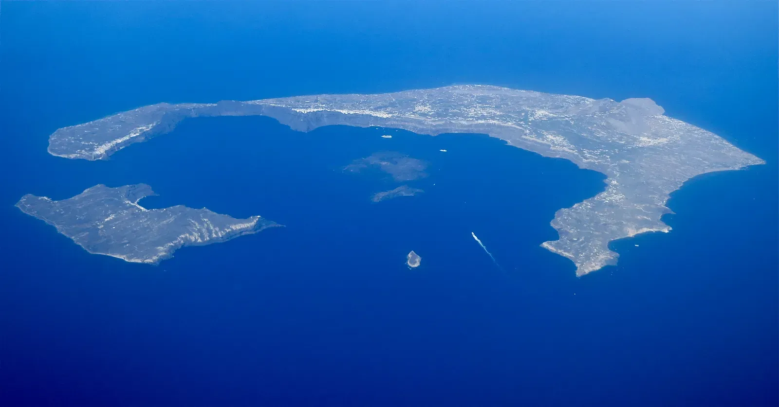#18 - The Volcano That Rewrote the Bronze Age Clock (The Santorini Caldera, CC BY 2.0)
