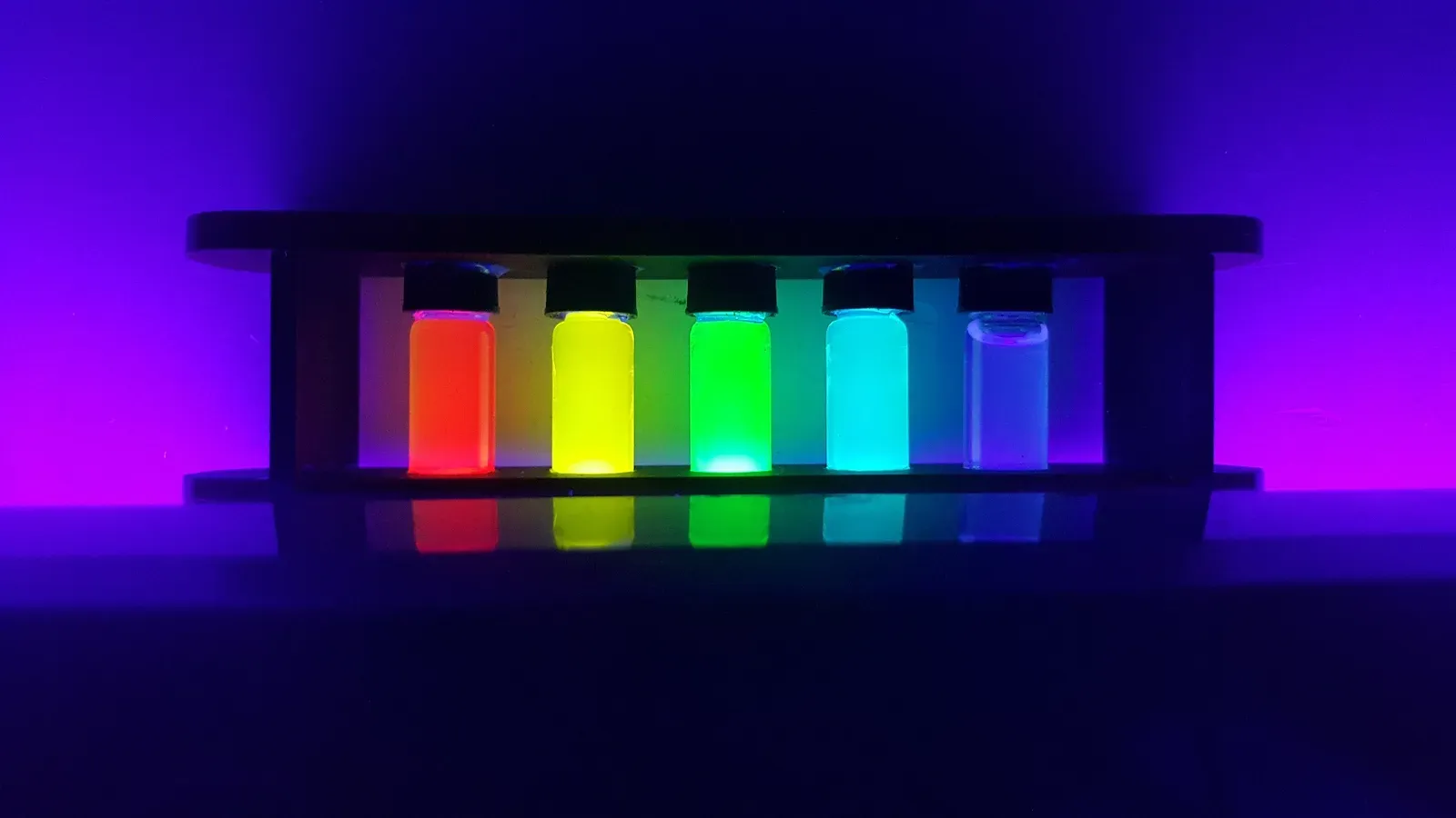 Delayed‑Choice and Quantum Erasers: When the Future Seems to Rewrite the Past (Image Credits: Wikimedia)