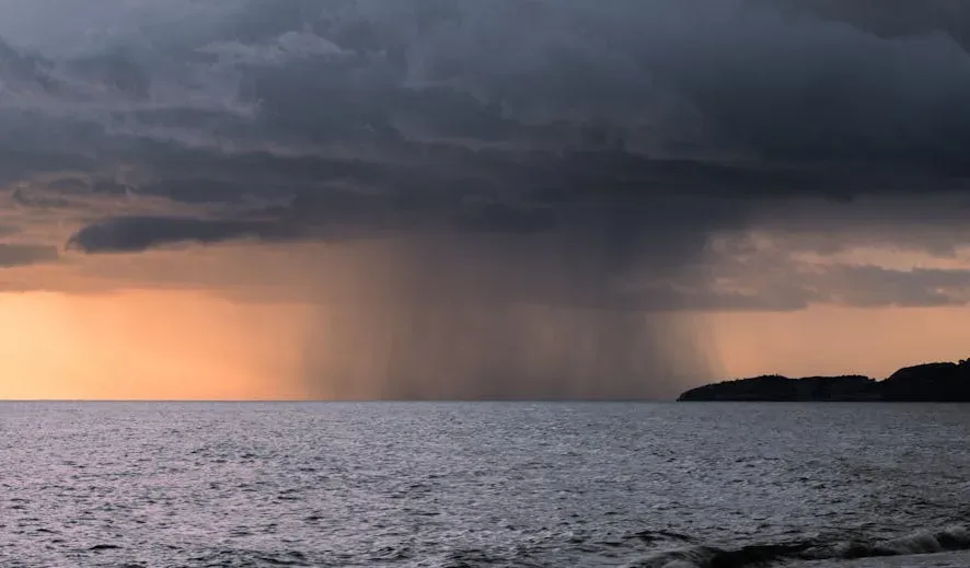 7. Atmospheric Rivers and “Rain Bombs”: When the Sky Opens All at Once (Image Credits: Pexels)