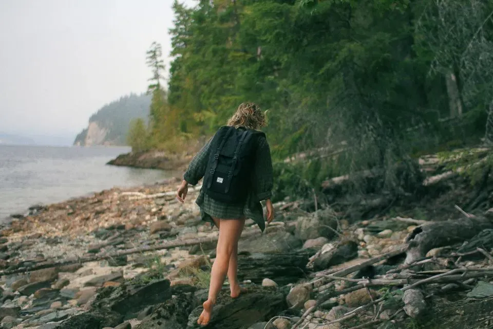 Digital detox by accident: escaping the screen loop (Image Credits: Stocksnap)
