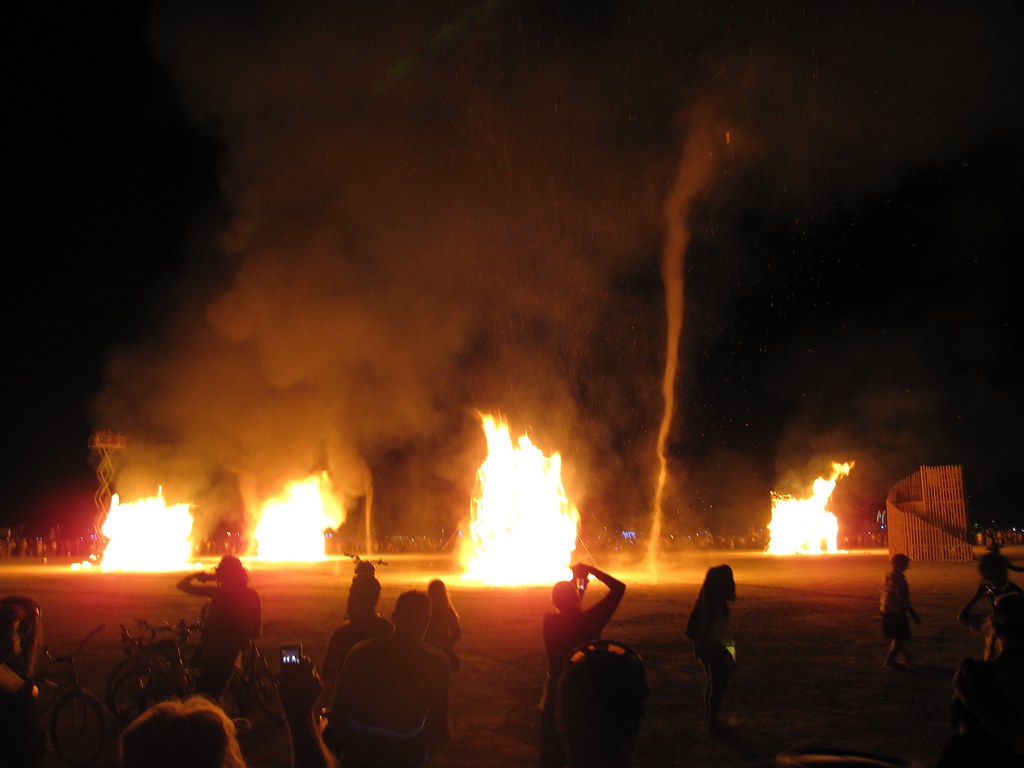 When Fires Create Weather Systems (Image Credits: Flickr)