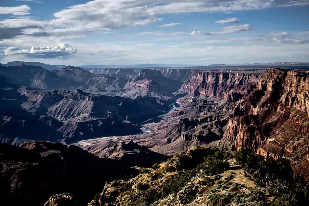 The Simple Rule Every Geology Textbook Teaches (And Why the Canyon Keeps Breaking It) (Image Credits: Unsplash)
