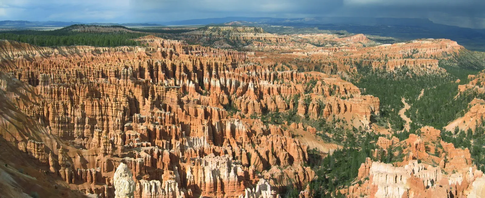 Bryce Canyon: Where Ice Sculpts Stone Into Armies of Spires (By “Jon Zander(digon3)”, CC BY-SA 3.0)