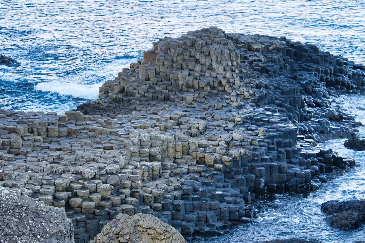 Giant's Causeway: When Nature Plays with Geometry (Image Credits: Pixabay)