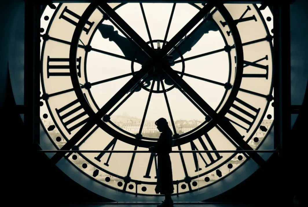 Paradoxes: The Grandfather Problem and Self-Consistent Timelines (Image Credits: Unsplash)