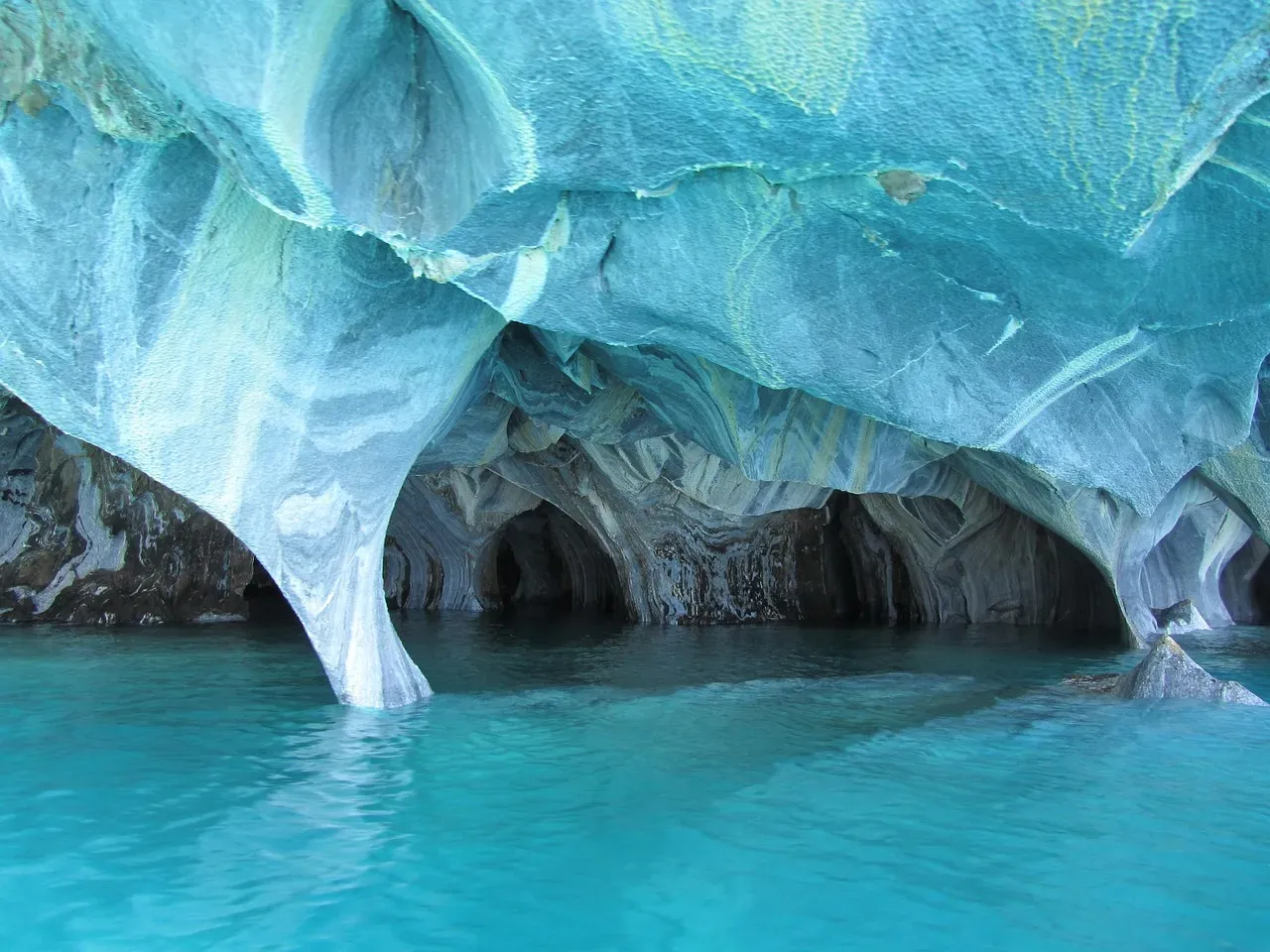 10. Marble Caves of General Carrera Lake, Chile – Sculpted by Water and Time (Image Credits: Pixabay)