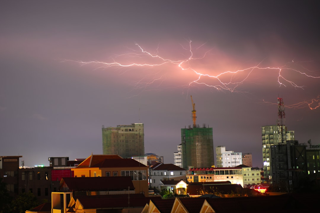 Weekday Versus Weekend Lightning Patterns (Image Credits: Unsplash)
