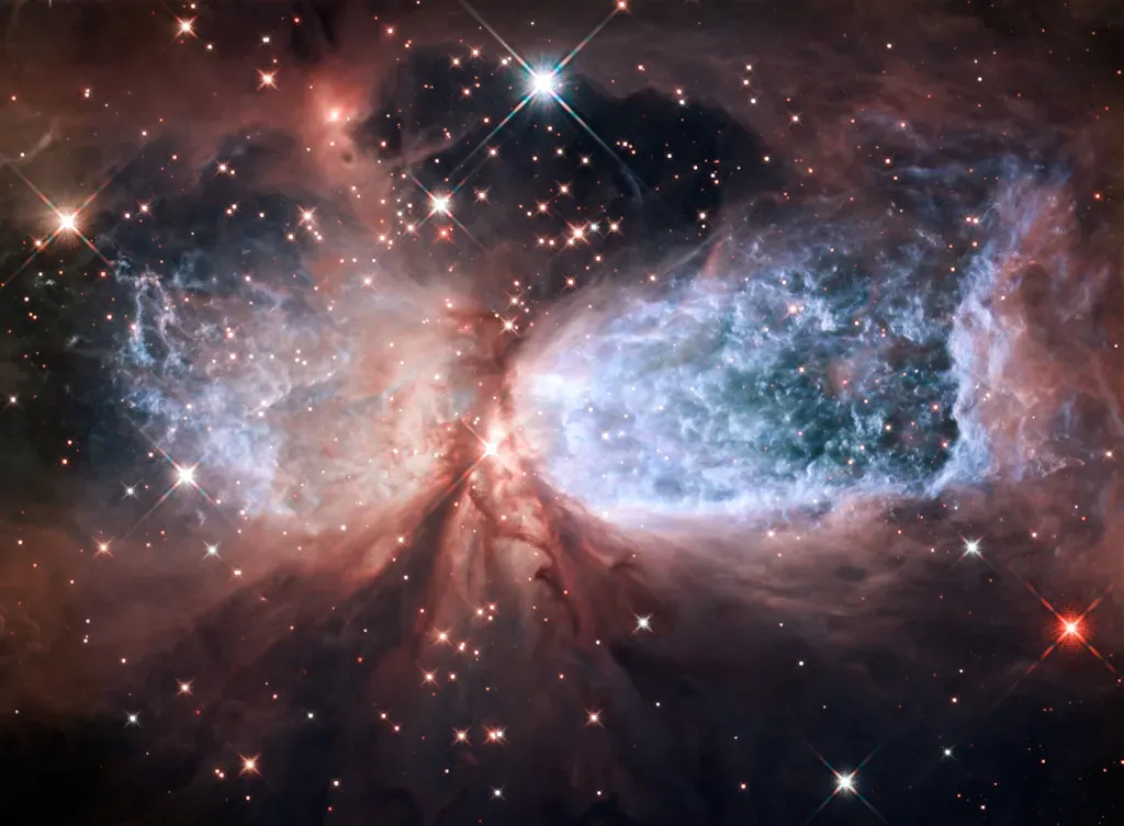 Light Echoes From Exploding Stars (NASA Hubble, Flickr, CC BY 2.0)