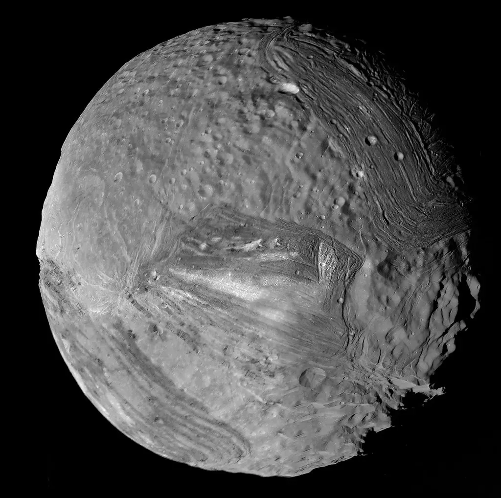 Miranda's Frankenstein Surface (Image Credits: Flickr)