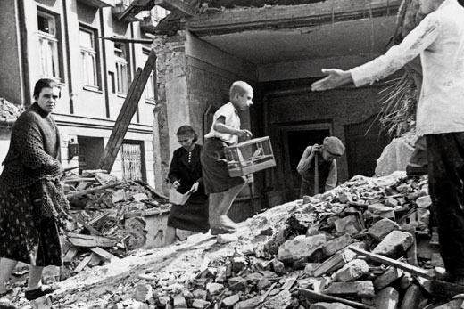 Shasta’s Kennett Rises from the Mud (Image Credits: Wikimedia)