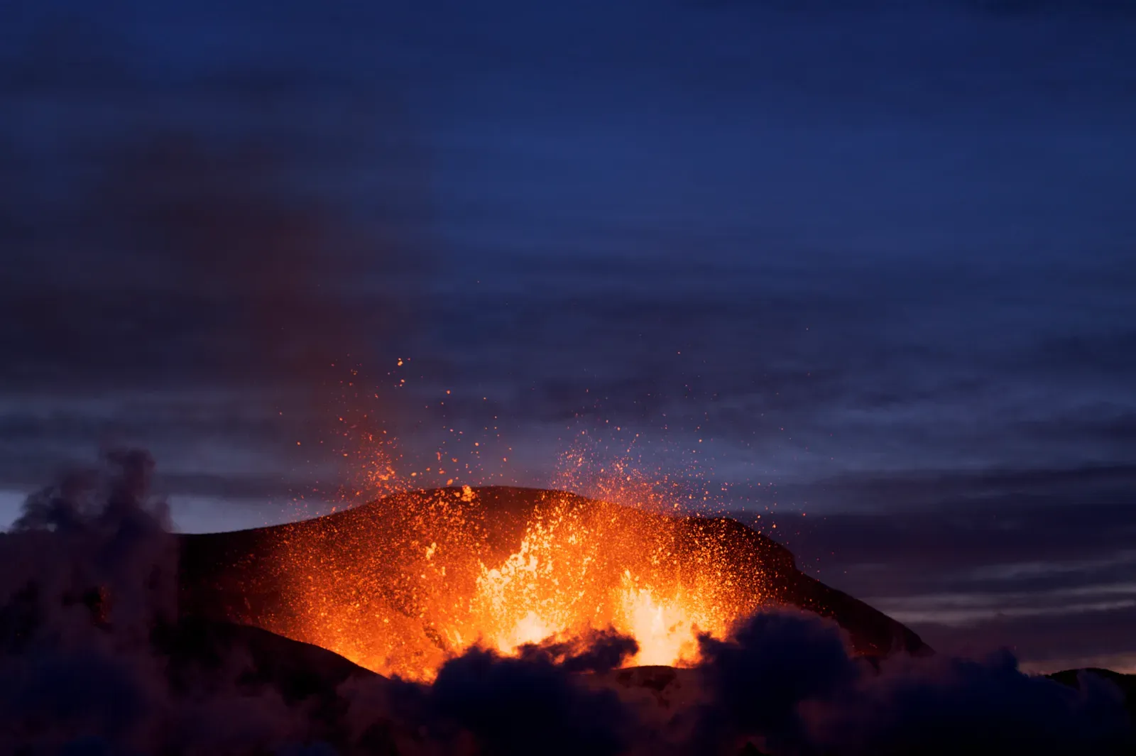 2. Magma and Lava Are Not the Same Thing (Image Credits: Wikimedia)