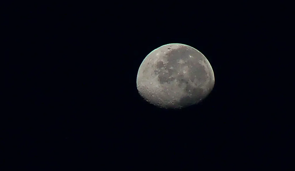 The Legal Gray Zone: Who Actually Owns Helium-3 On The Moon? (Image Credits: Flickr)