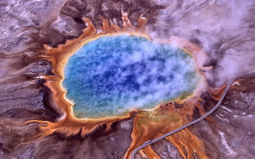 Scalding Hot Springs: Microbes That Love to Boil (Image Credits: Flickr)