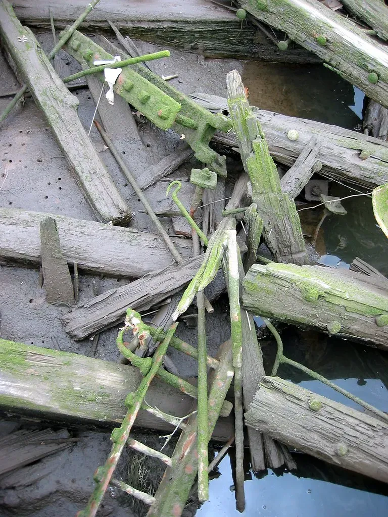 Boat Parts And Hardware (rezendi, Flickr, CC BY 2.0)