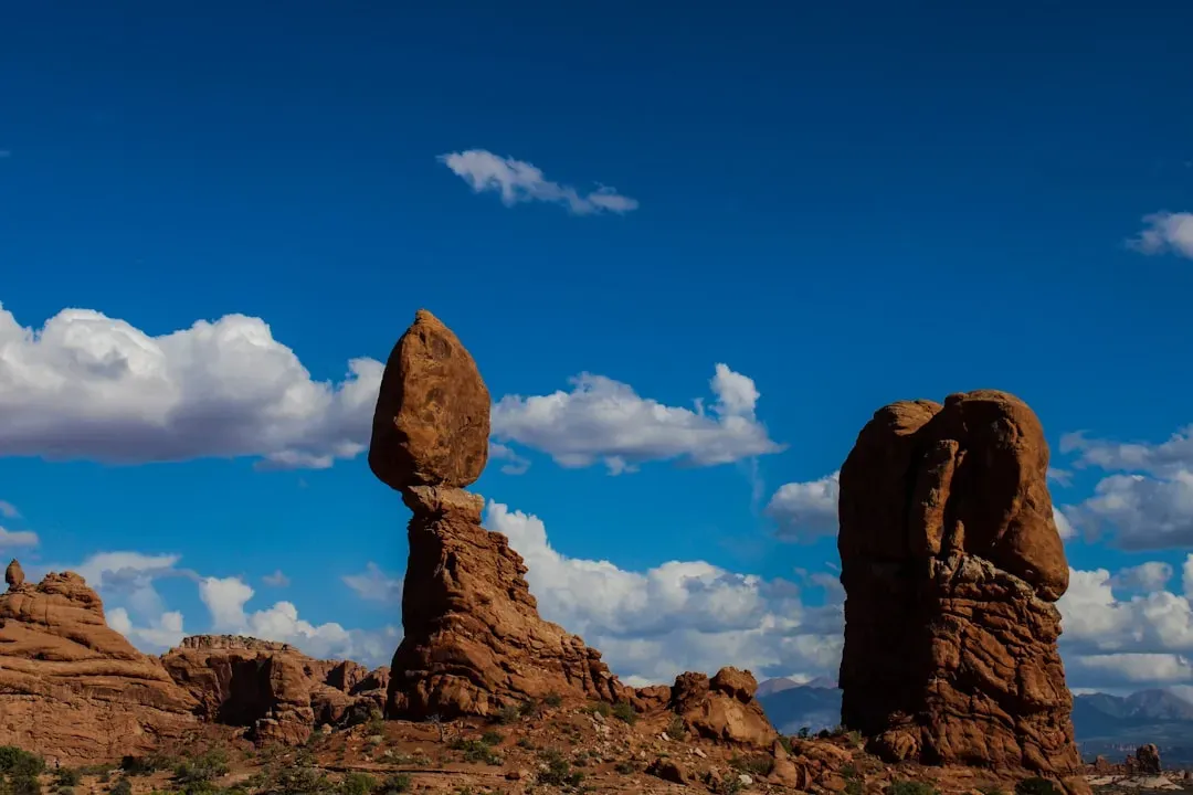 Balanced Rock: Garden of the Gods' Gravity-Defying Boulder (Image Credits: Unsplash)
