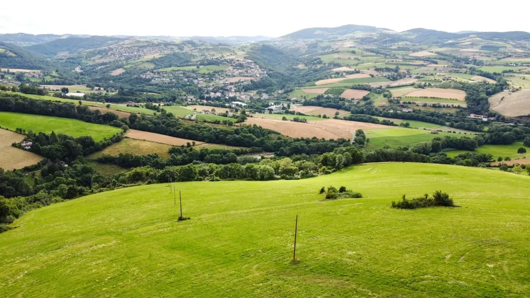 Quiet Rural Zones Far From Cities, Where Earth’s Natural Hum Stands Out (Image Credits: Unsplash)