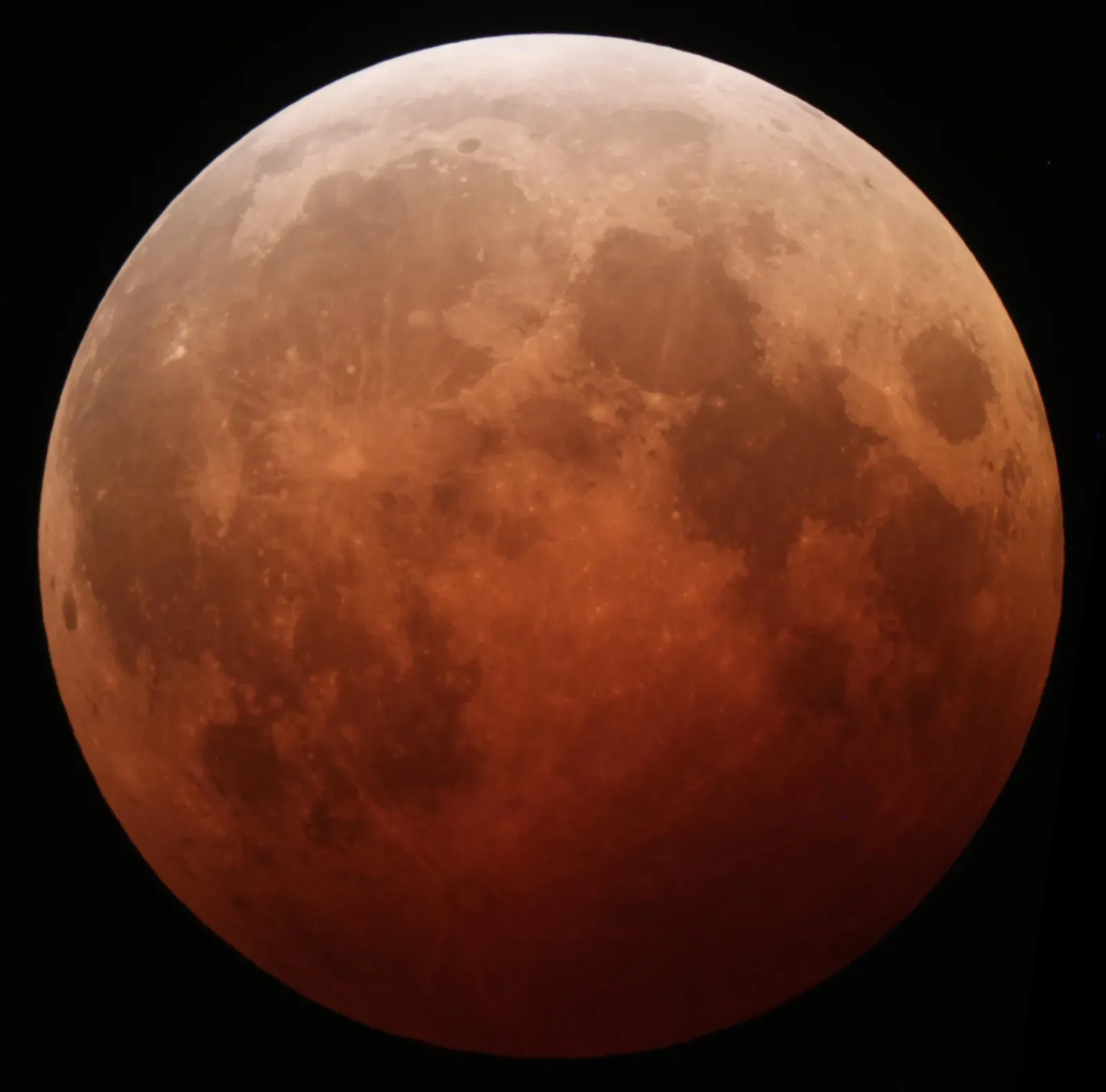 The Blood Moon That Refuses to Behave: Unpredictable Eclipse Colors (Image Credits: Wikimedia)