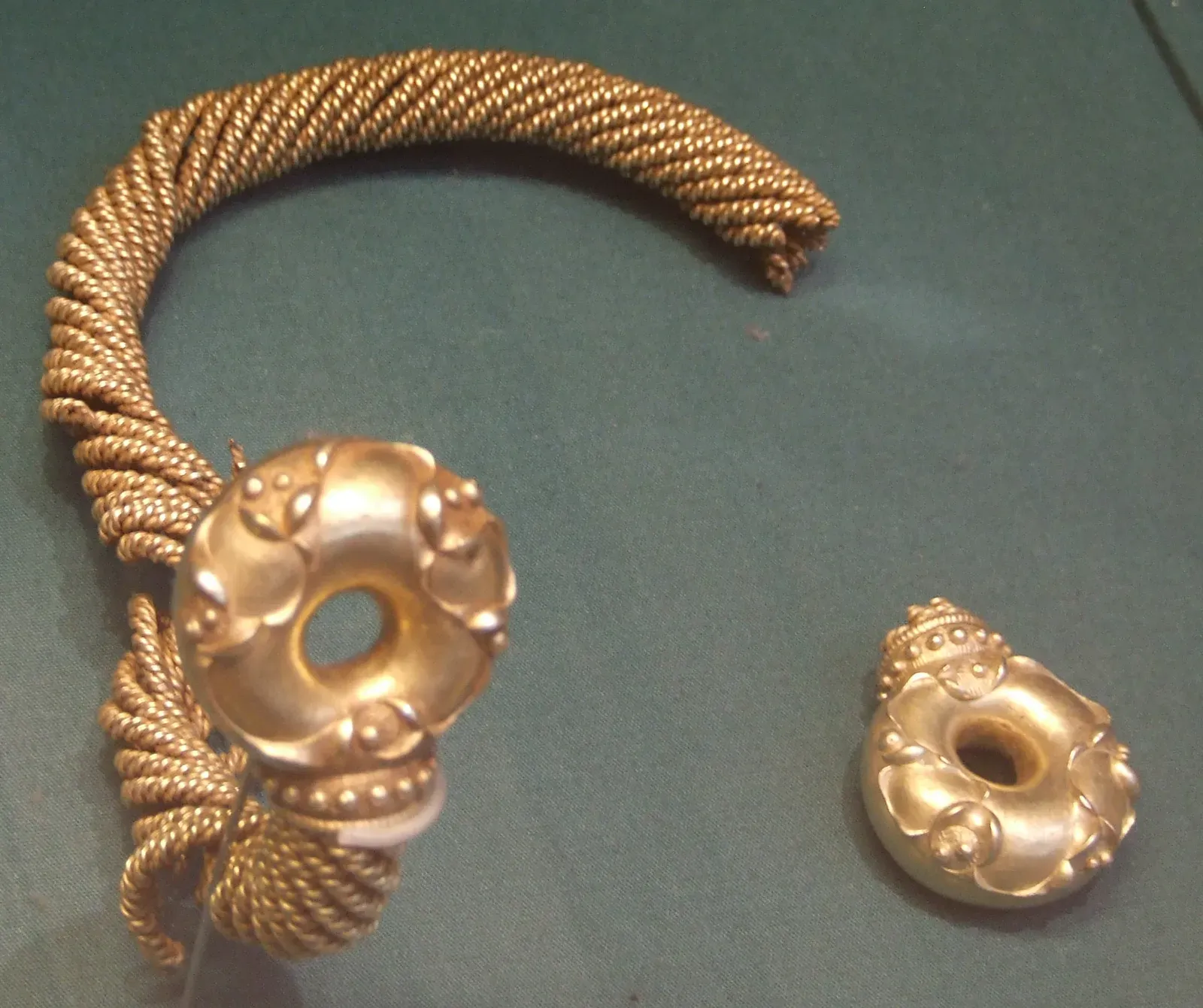 #12 Prehistoric European Gold Objects With Non-Local Signatures (JMiall (Own work), CC BY-SA 3.0)