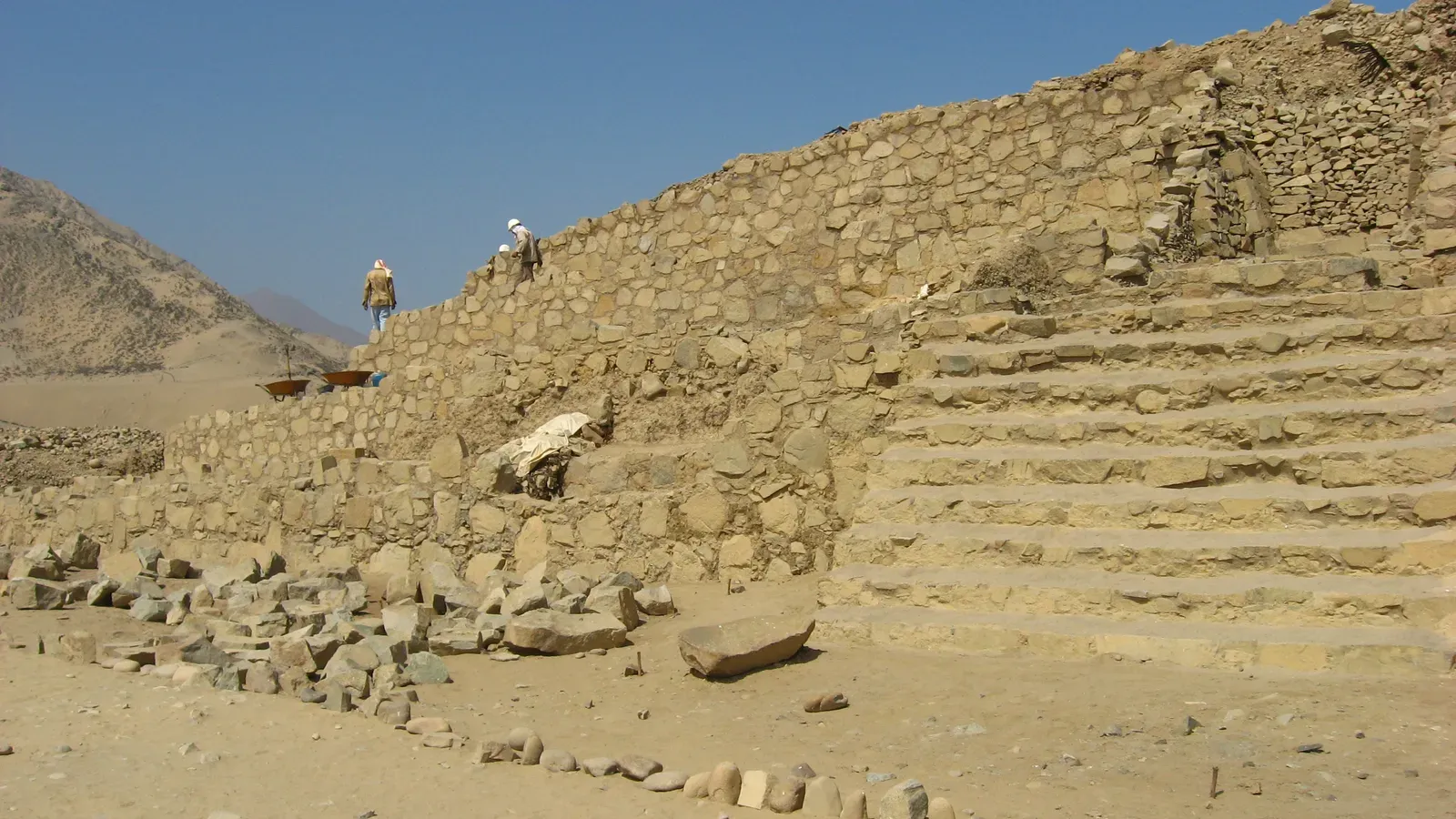 4. Norte Chico (Caral): Monument Builders Without Pottery Or War (By KyleThayer, CC BY-SA 3.0)