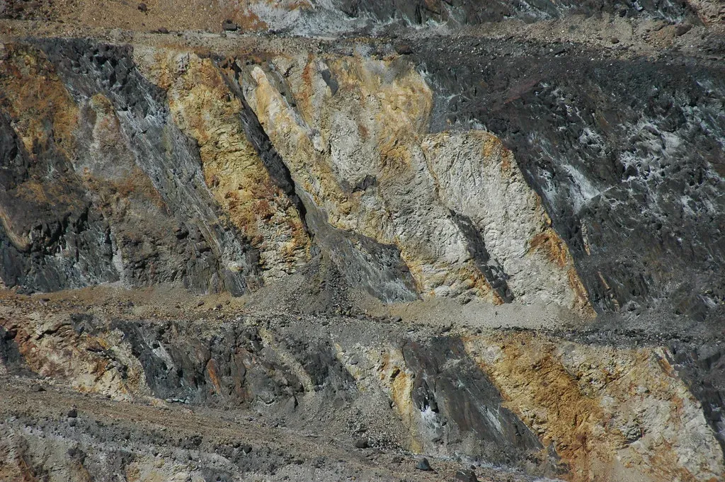 Colliding Crust and Buried Mountains Beneath Your Feet (James St. John, Flickr, CC BY 2.0)