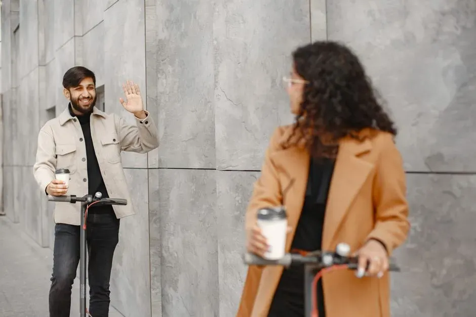 Context Changes Can Scramble Your Ability to Place Someone (Image Credits: Pexels)