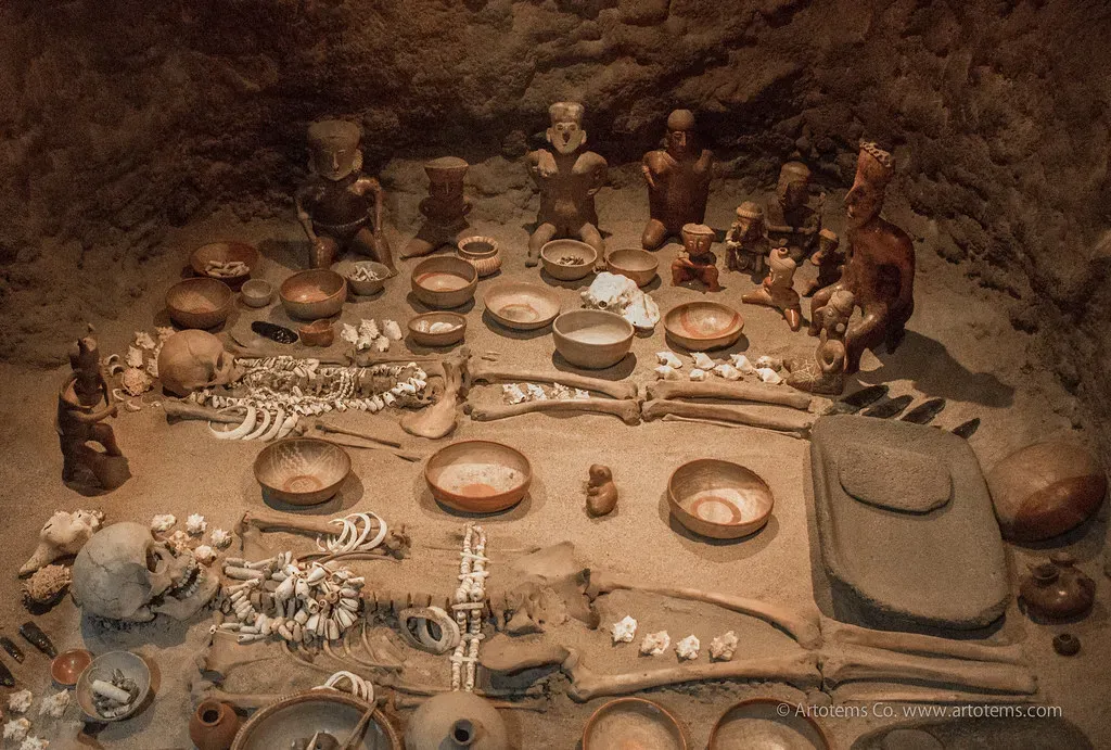 Burial Goods and Sacred Objects: Glimpses into Belief and Status (Artotem, Flickr, CC BY 2.0)