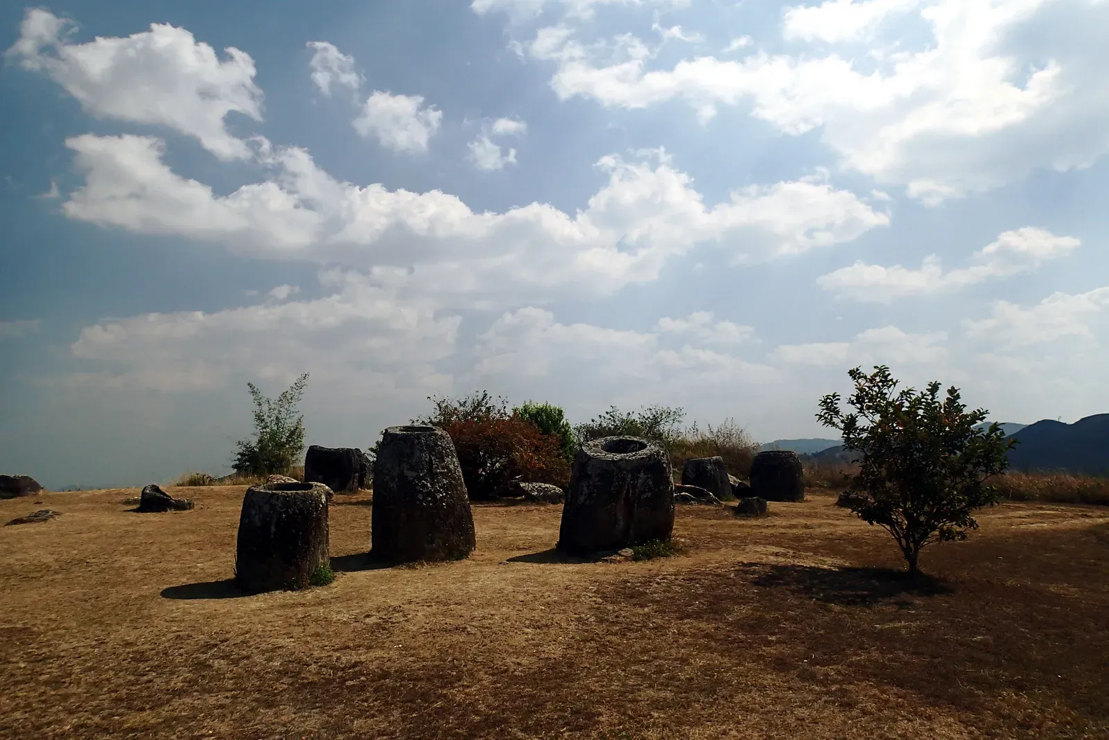 4. The Plain of Jars: A Laos Field Full of Giant Stone Vessels and Zero Answers (Plain of jars, CC BY-SA 2.0)