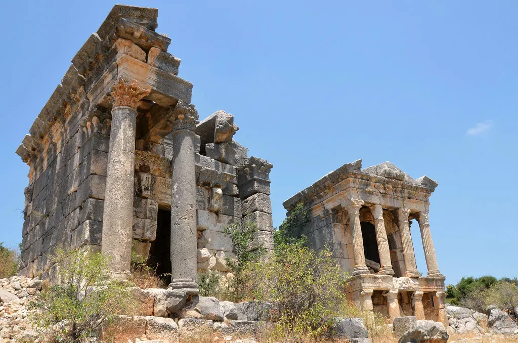 #5 - Hilltop Tombs Buried by Their Own Defensive Walls (Following Hadrian, Flickr, CC BY-SA 2.0)