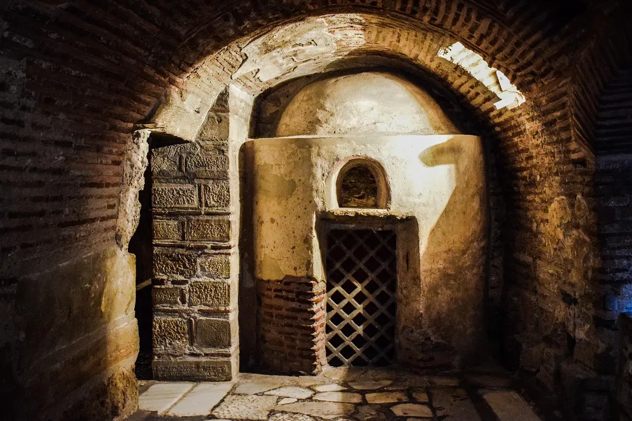 The Subterranean Necropolises of Rome and the Christian Catacombs (Image Credits: Pixabay)