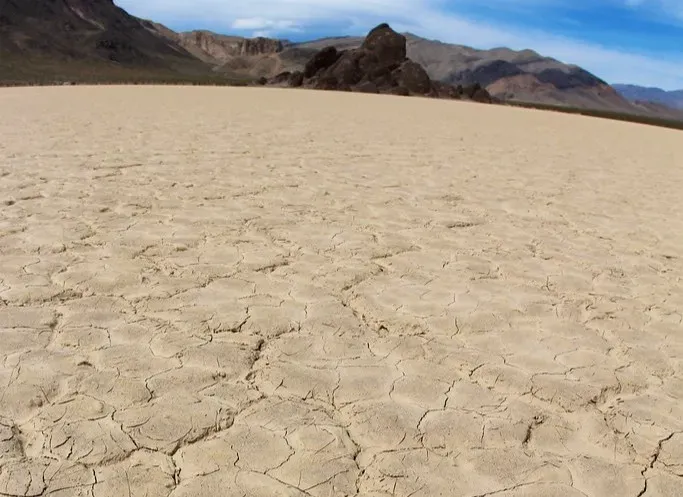 The Hexagonal Mud Cracks of the Atacama Desert (Image Credits: Flickr)