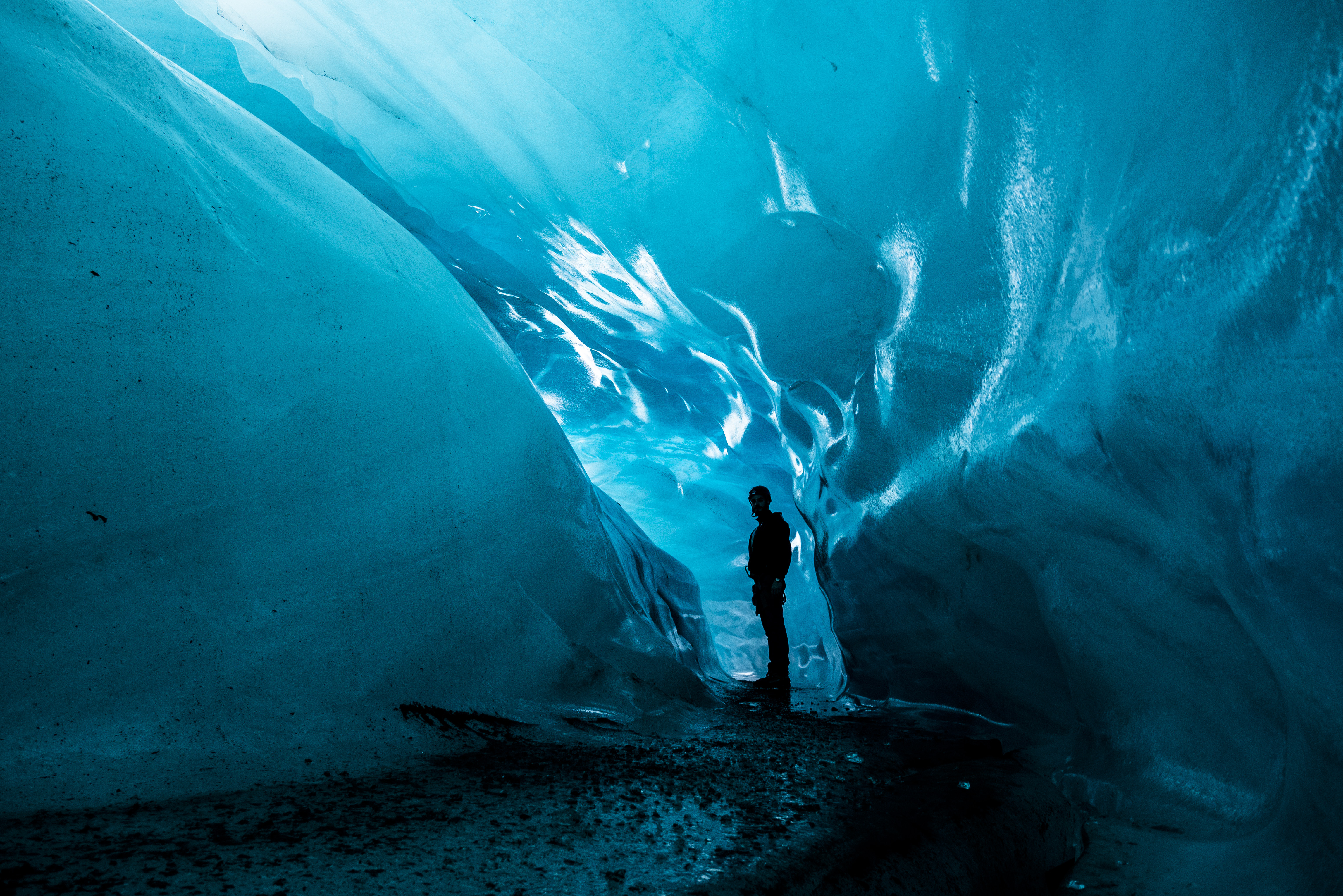 Castner Glacier's Ancient Blue Corridors (Image Credits: Wikimedia)