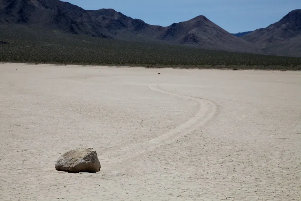 #6 - Racetrack Playa, Death Valley (string_bass_dave, Flickr, CC BY-SA 2.0)
