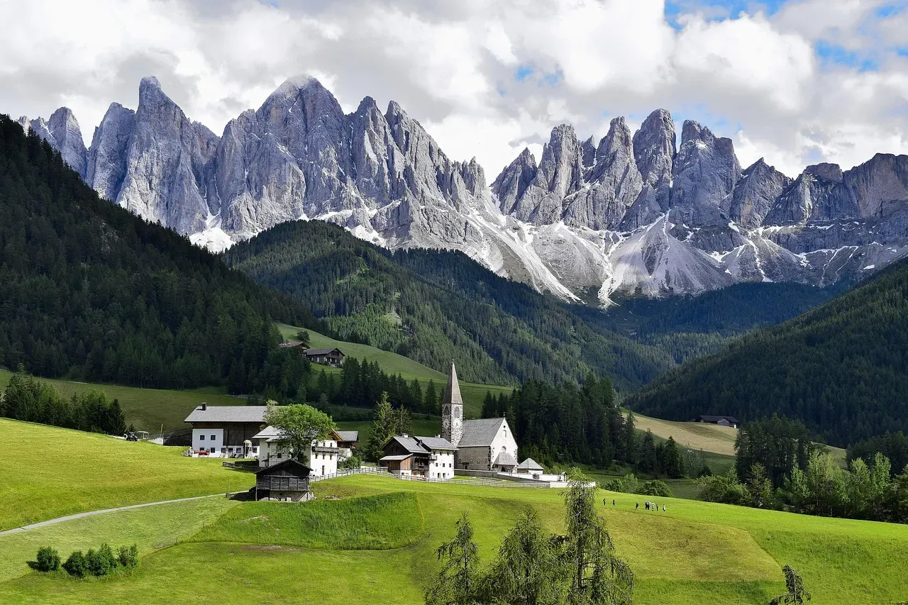 2. The Dolomites: Vertical Fossil Reefs That Should Have Been Flattened (Image Credits: Pixabay)