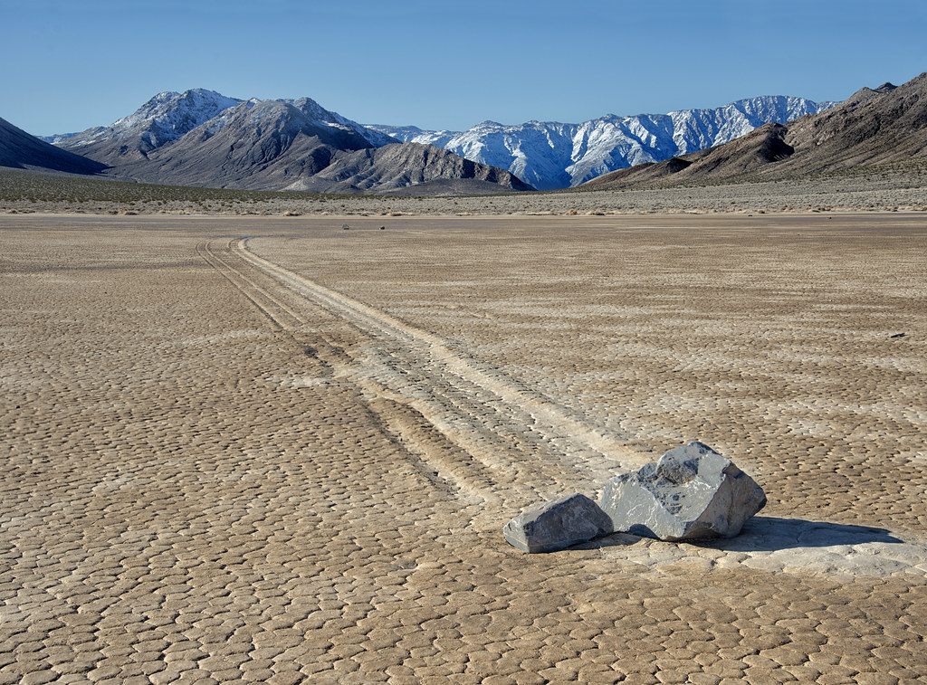 Death Valley's Moving Rocks - California's Desert Mystery (Image Credits: Flickr)