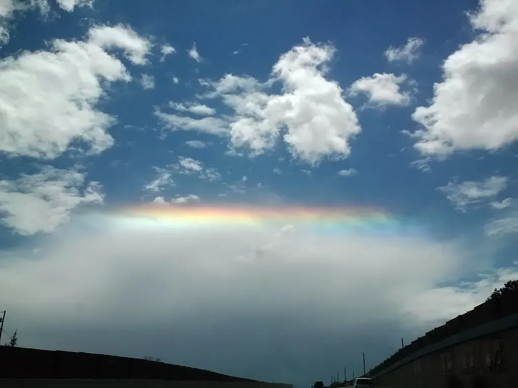 3. Fire Rainbows and Haloes: When the Sky Turns into a Prism (ikewinski, Flickr, CC BY 2.0)