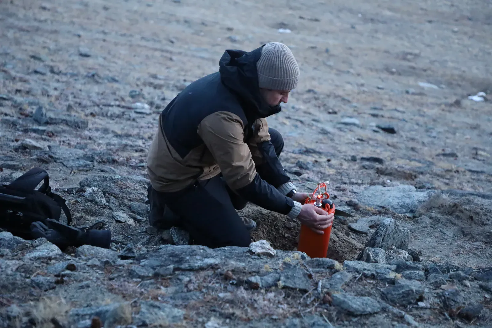 How Scientists Detected Water This Deep Underground (Image Credits: Wikimedia)