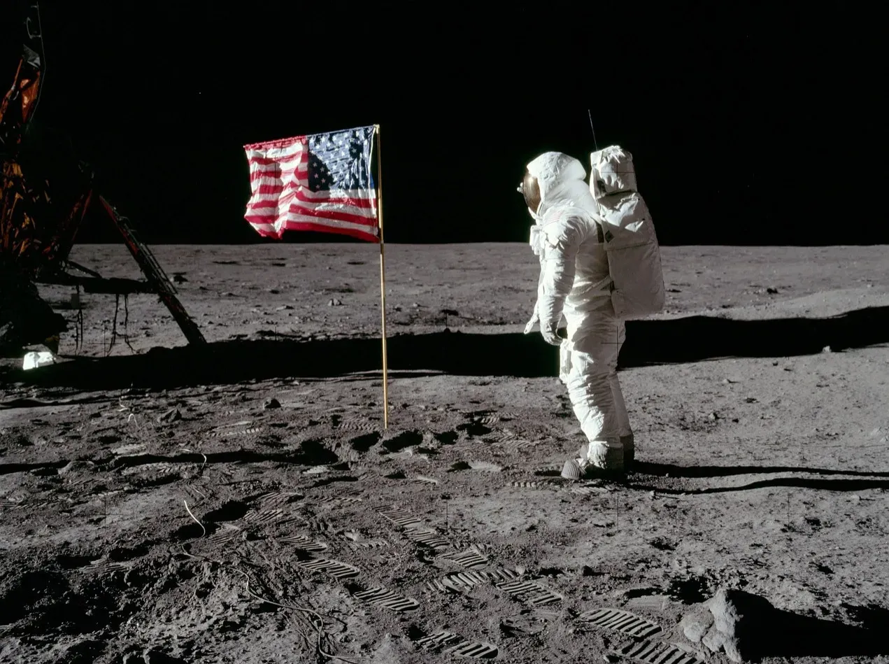 Lunar Gravity Is So Weak You’d Walk Very Differently There (Image Credits: Pixabay)