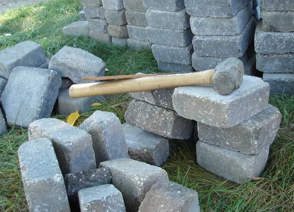 Stone Tools On Stone: Carving With Harder Rock (Image Credits: Flickr)