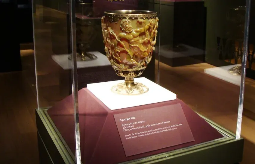10. The Lycurgus Cup: Ancient Nanotechnology in Glass (Image Credits: Flickr)