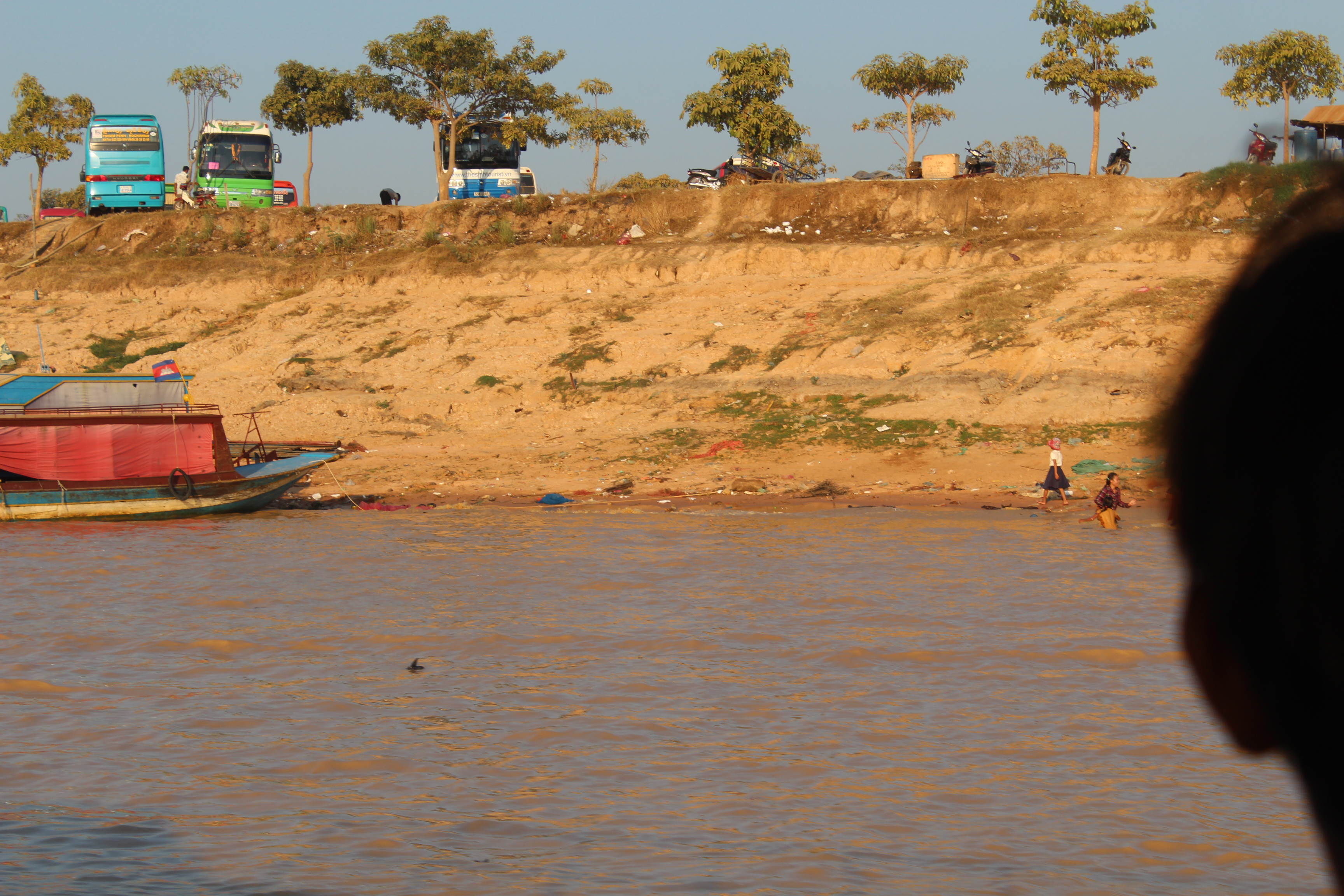Cambodia's Tonlé Sap: The World's Only Seasonal Flow Reversal (Image Credits: Wikimedia)