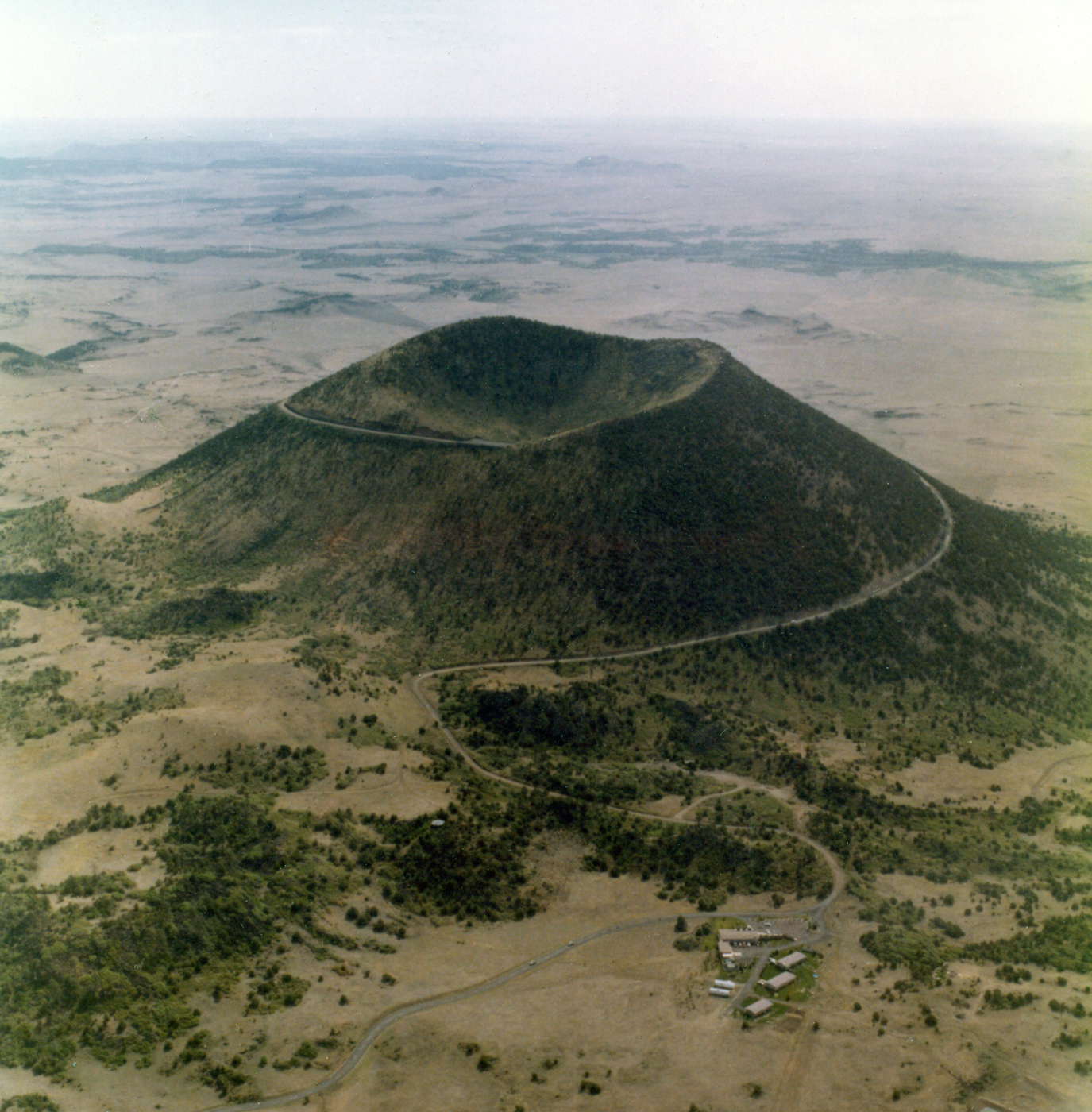 Raton–Clayton Volcanic Field - A Classroom of Cones on the High Plains (Image Credits: Wikimedia)