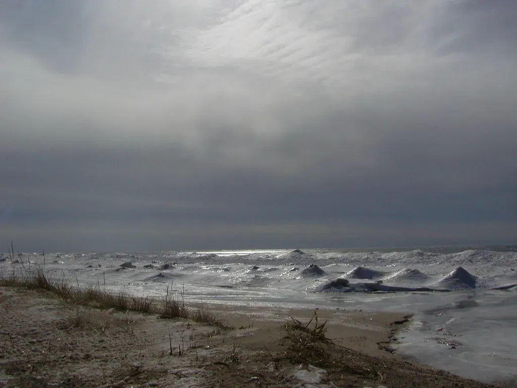 #4 - The "Stone Circles" of Lake Michigan (Qfamily, Flickr, CC BY 2.0)